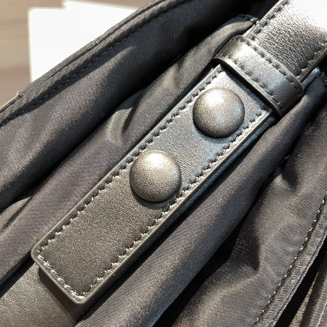 PRADA/Men's/Women's/Messenger bag/Re-Nylon series/Imported recycled nylon fabric
