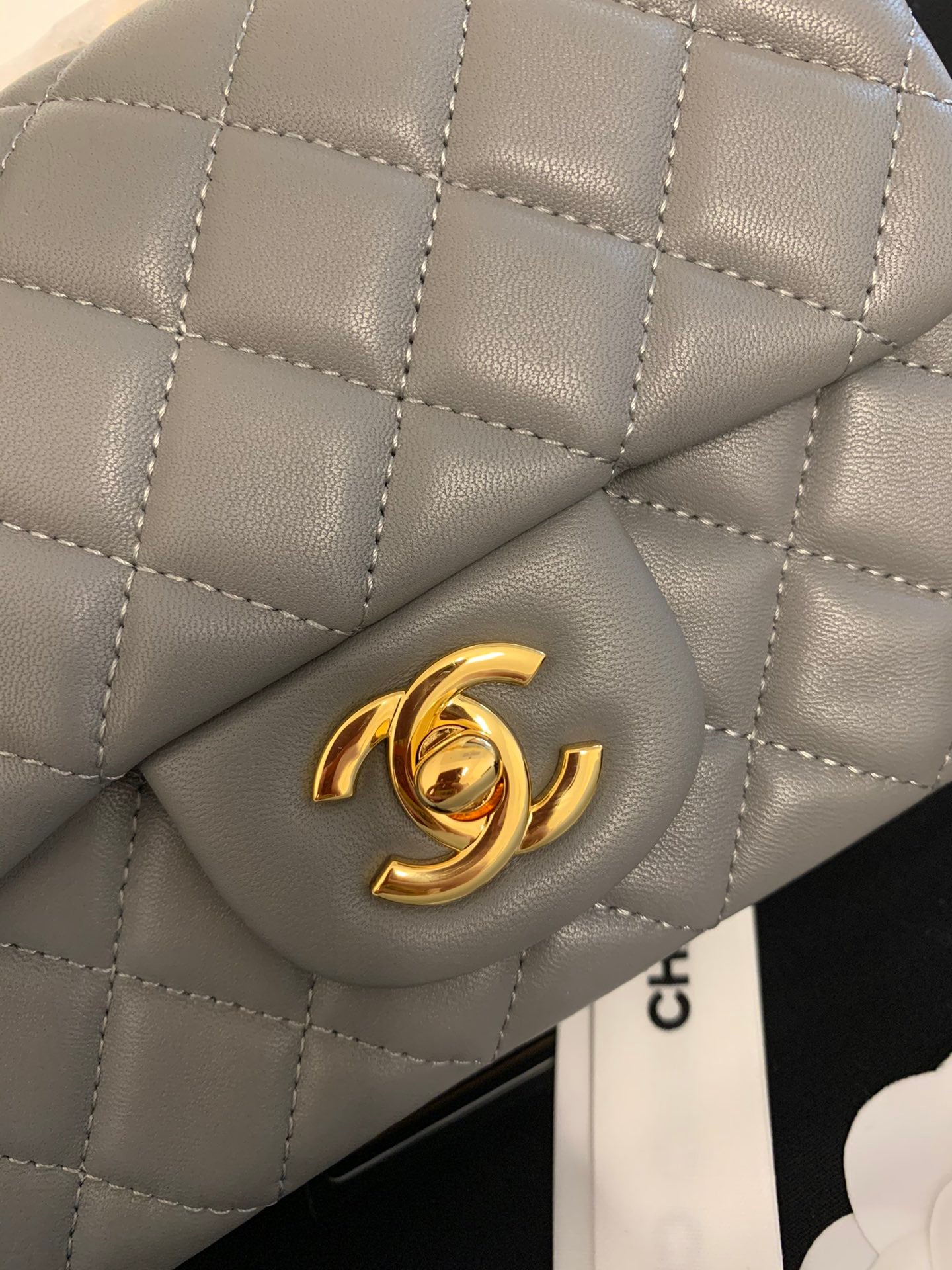 CHANEL 22A Classic Flap CF