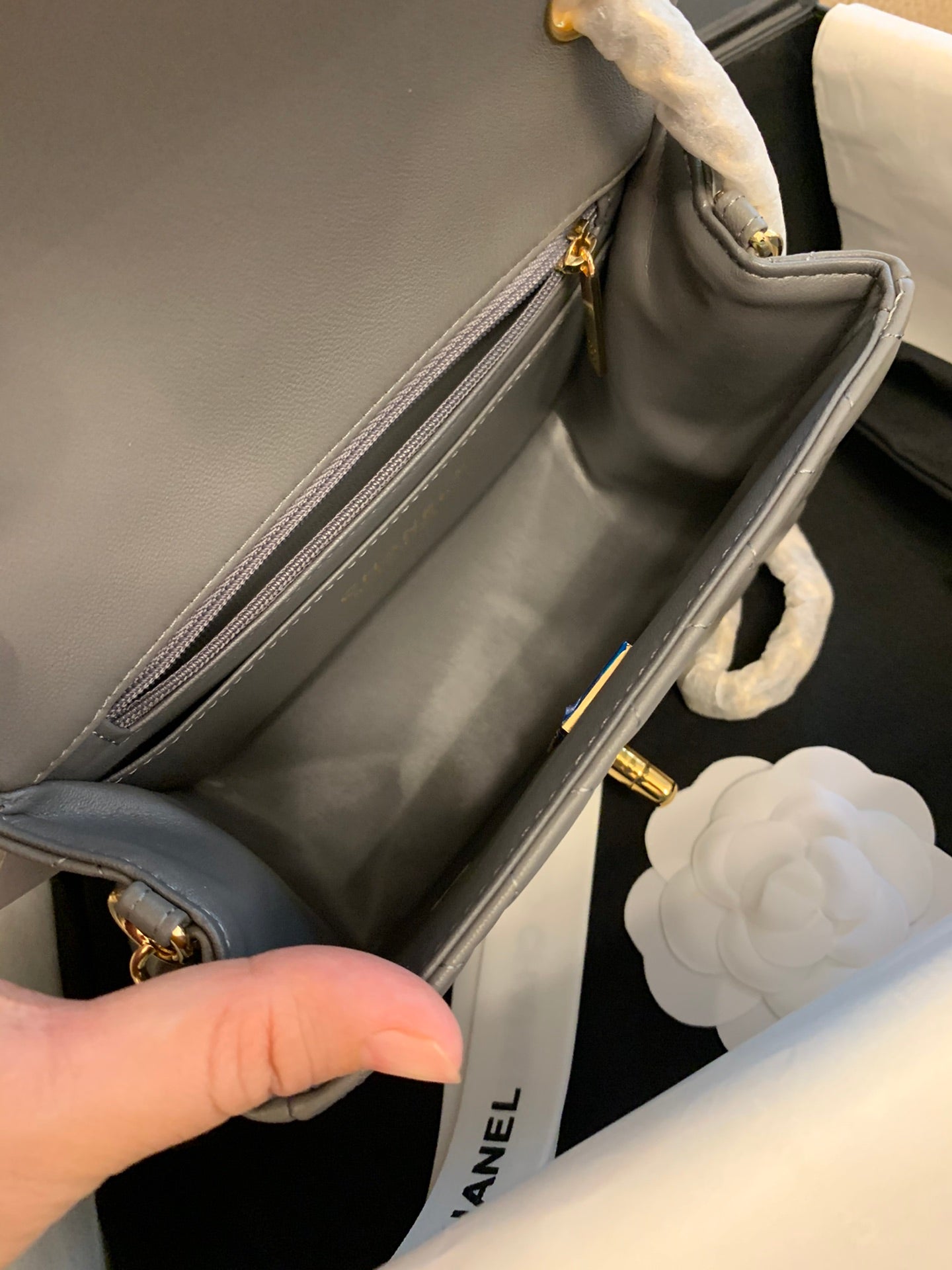 CHANEL 22A Classic Flap CF