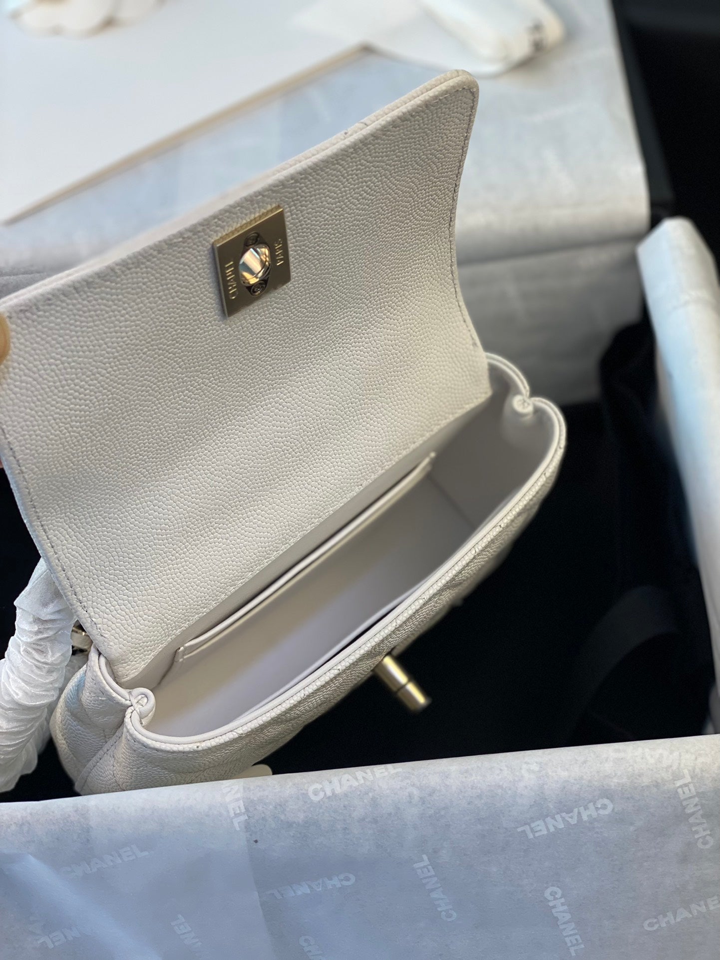 CHANEL 24K COCO handle