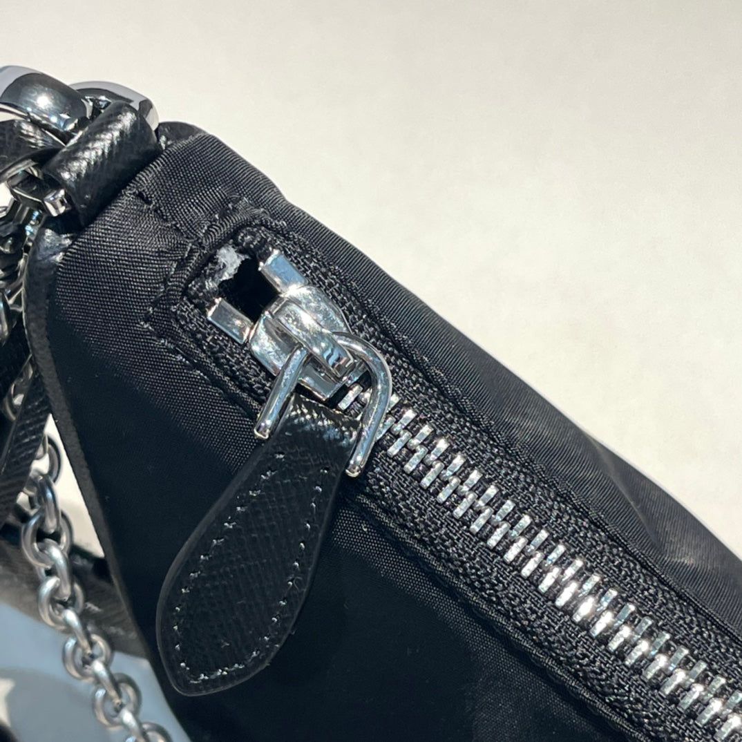 PRADA/3-in-1 shoulder bag/chain bag/hobo bag