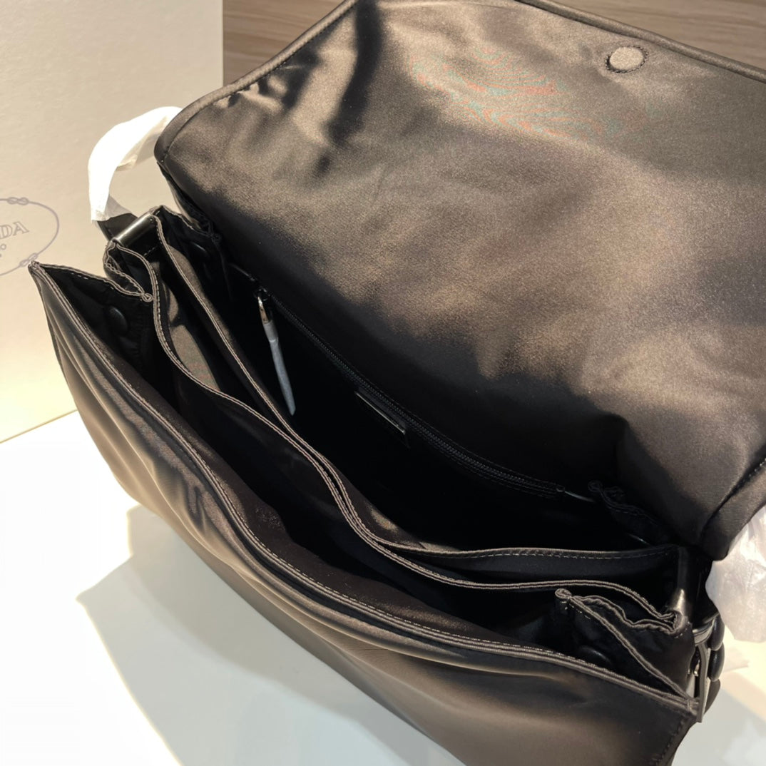 PRADA/Men's/Women's/Messenger bag/Re-Nylon series/Imported recycled nylon fabric
