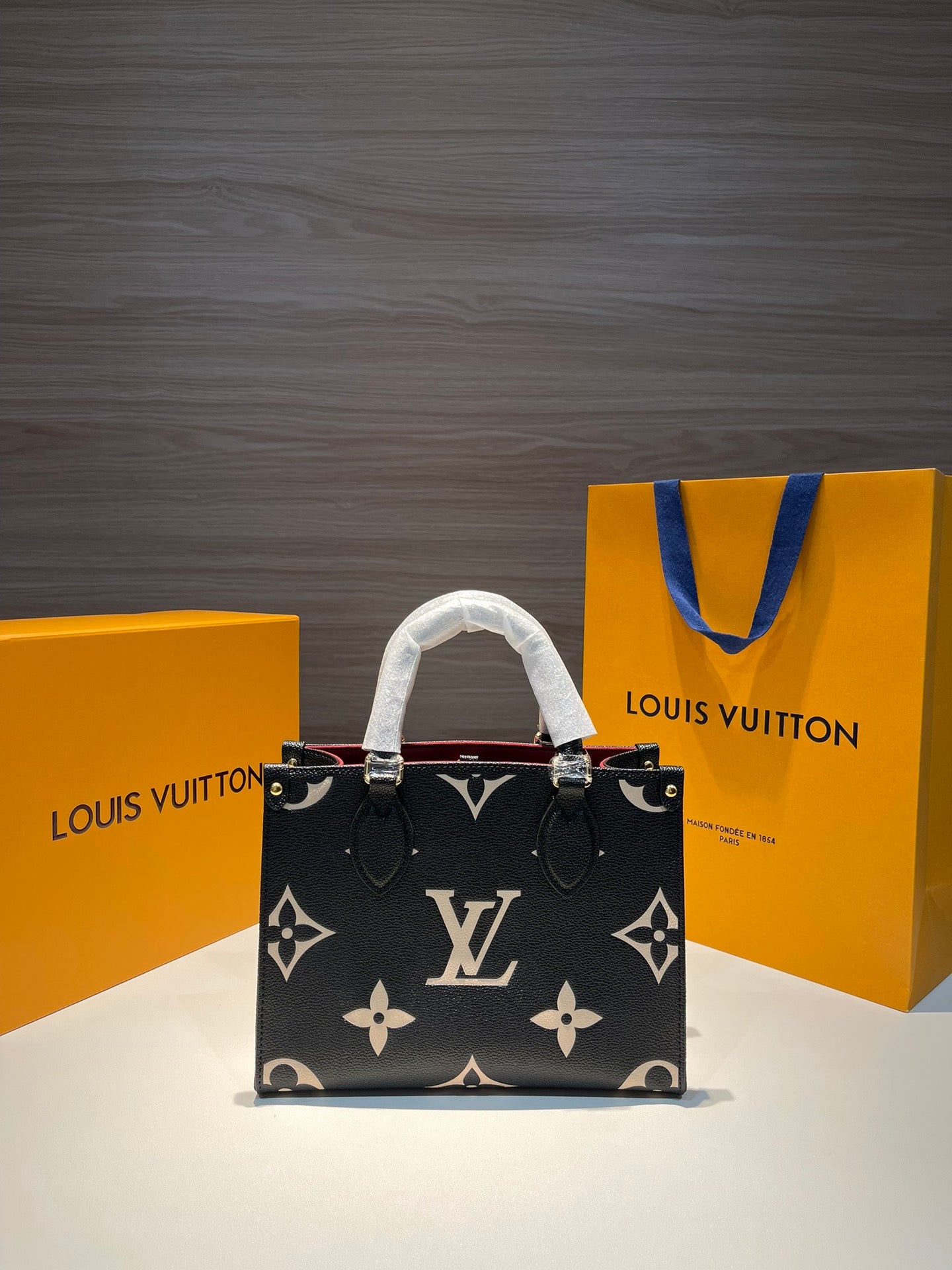 Louis Vuitton/ On the go / Small / Tote bag / Black * Beige