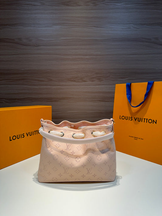 Louis Vuitton/Full leather embossed shoulder chain bag/Light pink