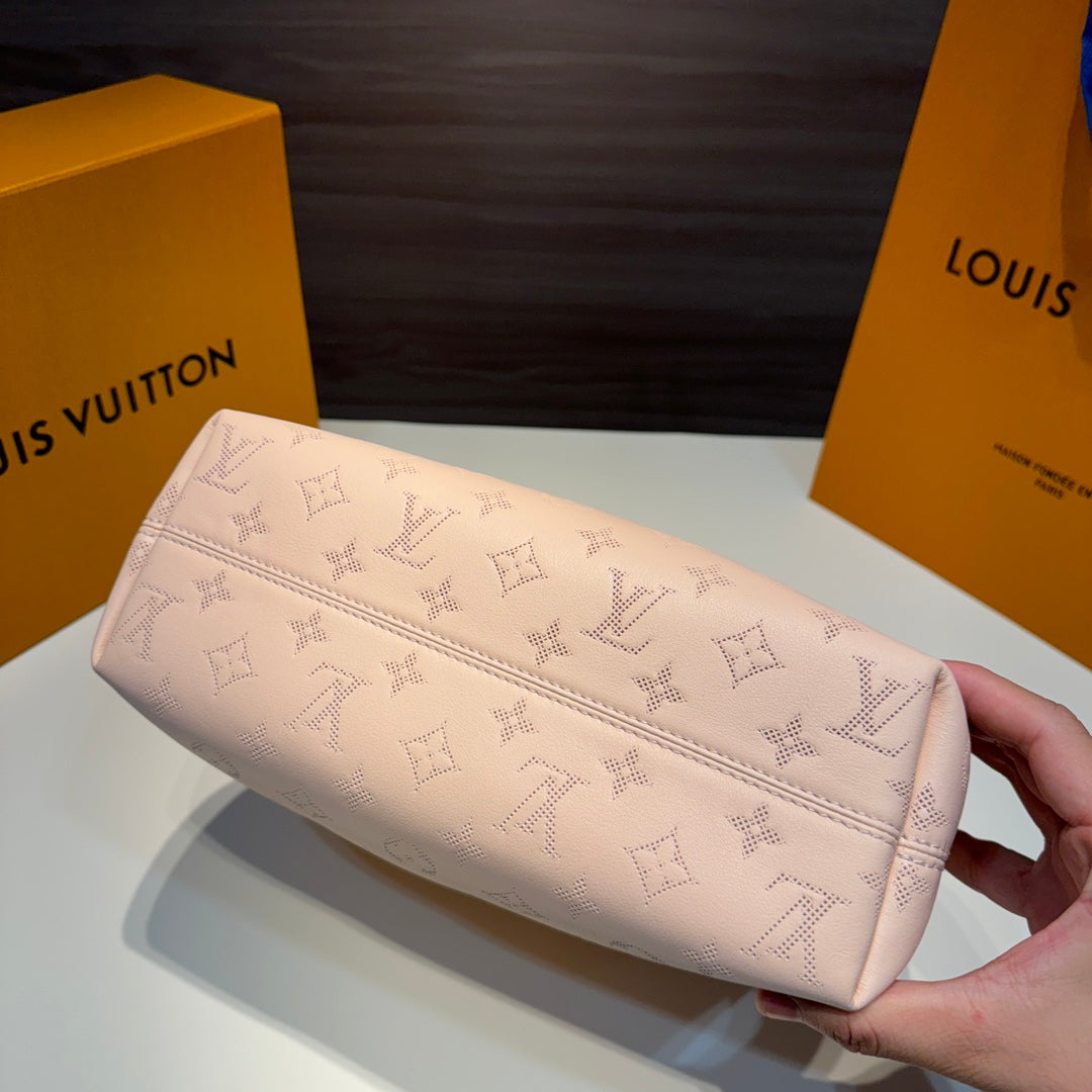 Louis Vuitton/Full leather embossed shoulder chain bag/Light pink