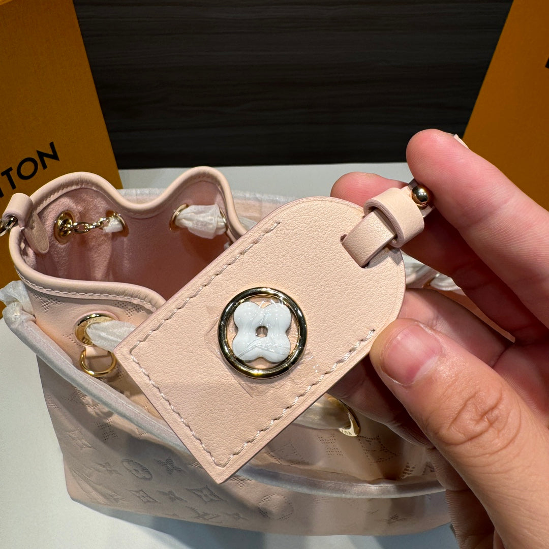 Louis Vuitton/Full leather embossed shoulder chain bag/Light pink