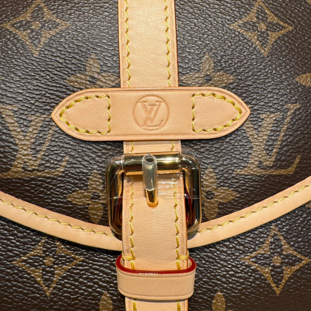 LOUIS VUITTON/ Saumur BB / Detachable / Adjustable / Shoulder strap with magnetic buckle closure / Coated canvas and cowhide / Single shoulder crossbody handbag / Small / Brown