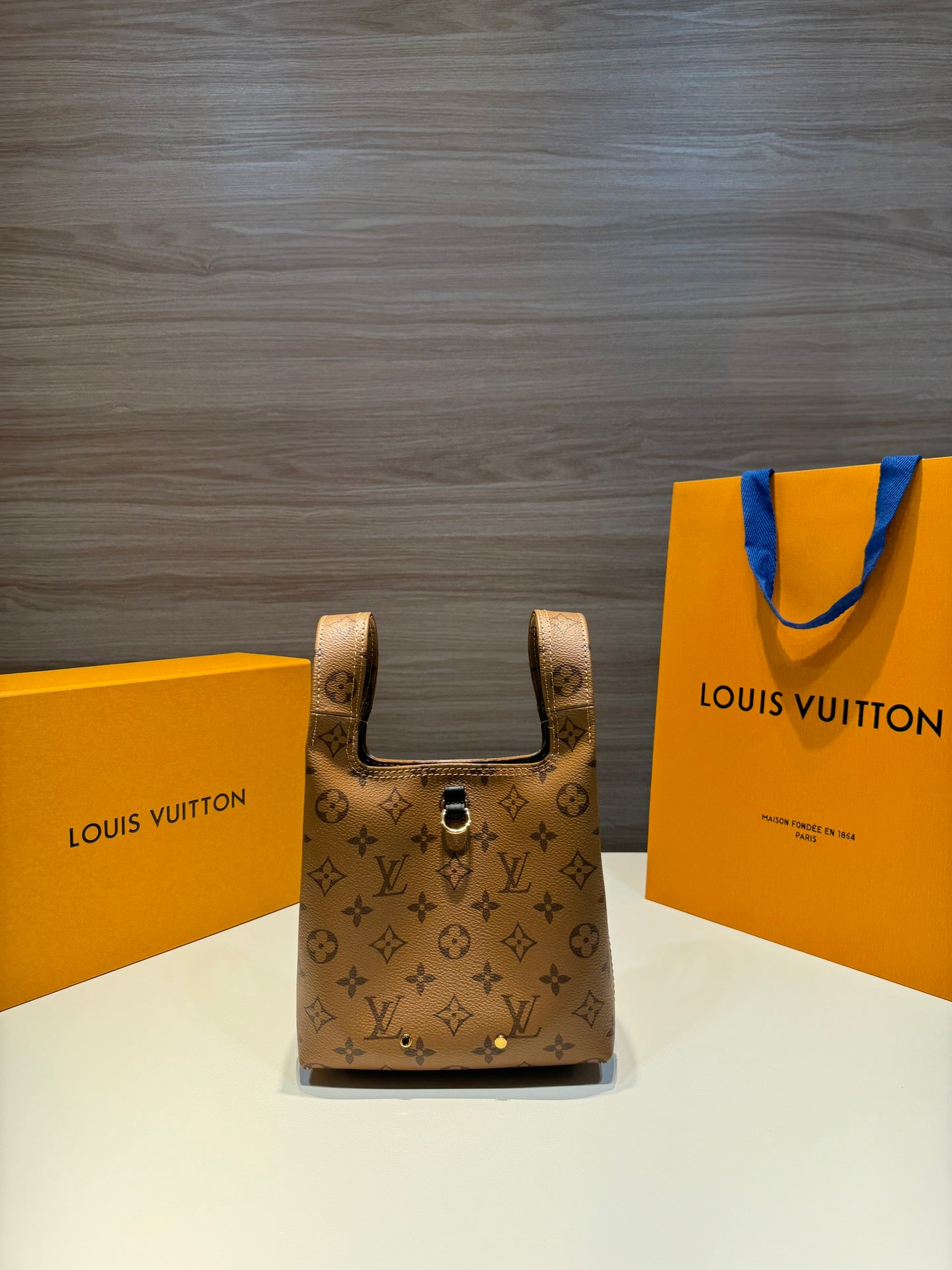LOUIS VUITTON/ Atlantis BB/ Cowhide leather/ Shoulder and crossbody handbag/ Small size/ Ladies brown