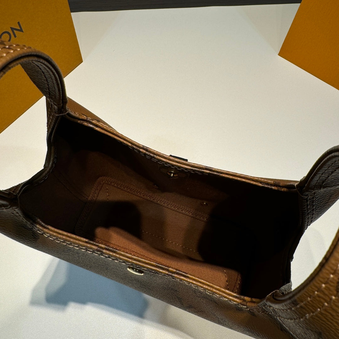 LOUIS VUITTON/ Atlantis BB/ Cowhide leather/ Shoulder and crossbody handbag/ Small size/ Ladies brown