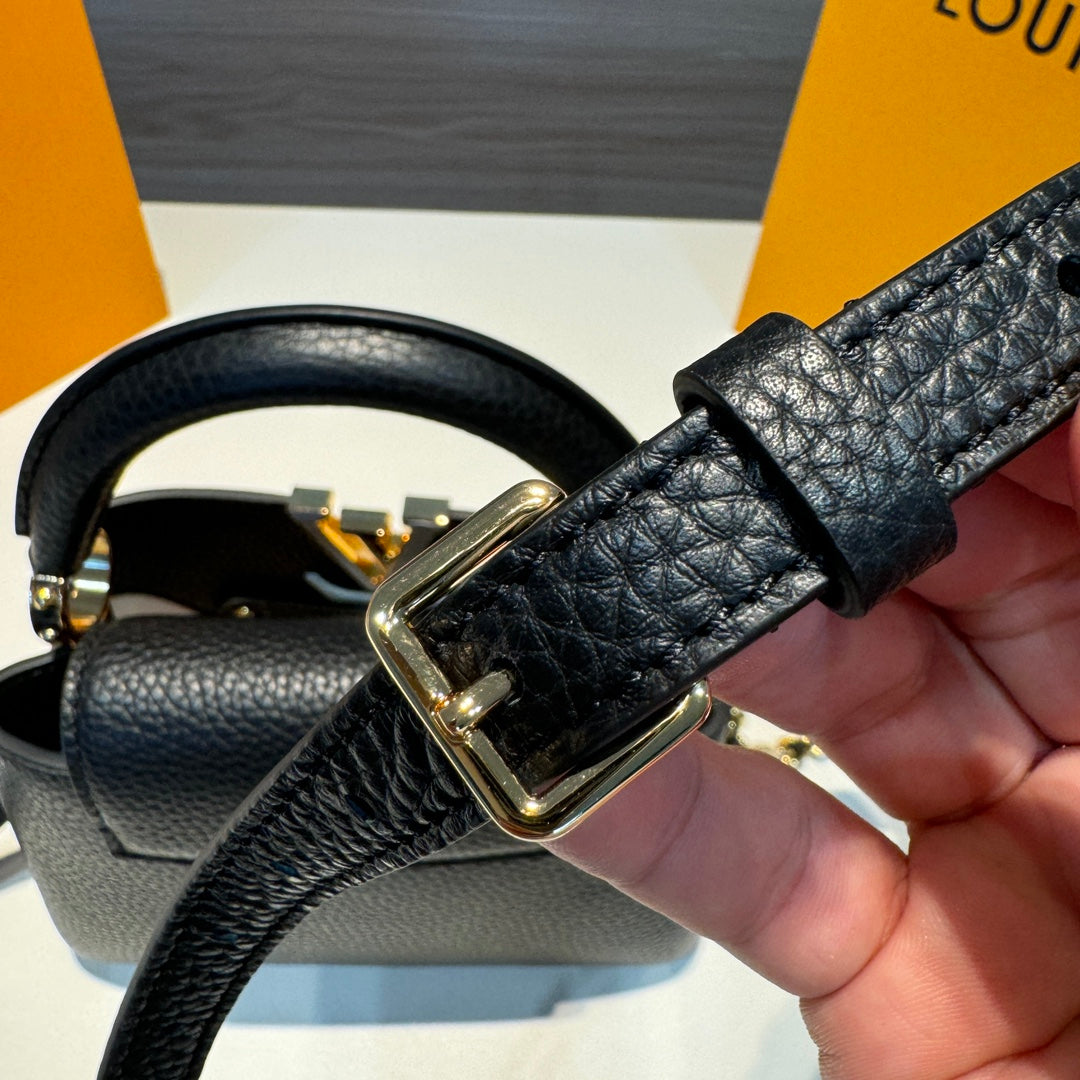 Louis Vuitton/Handbag/Black floral padlock/Mini/Capucines Dimensions: 21 x 14 x 8 cm