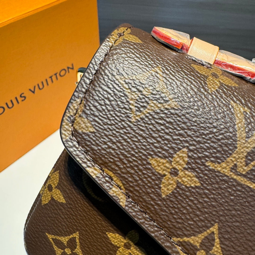 Louis Vuitton/horizontal version/monograph/messenger bag/Pochette Metis East West/small