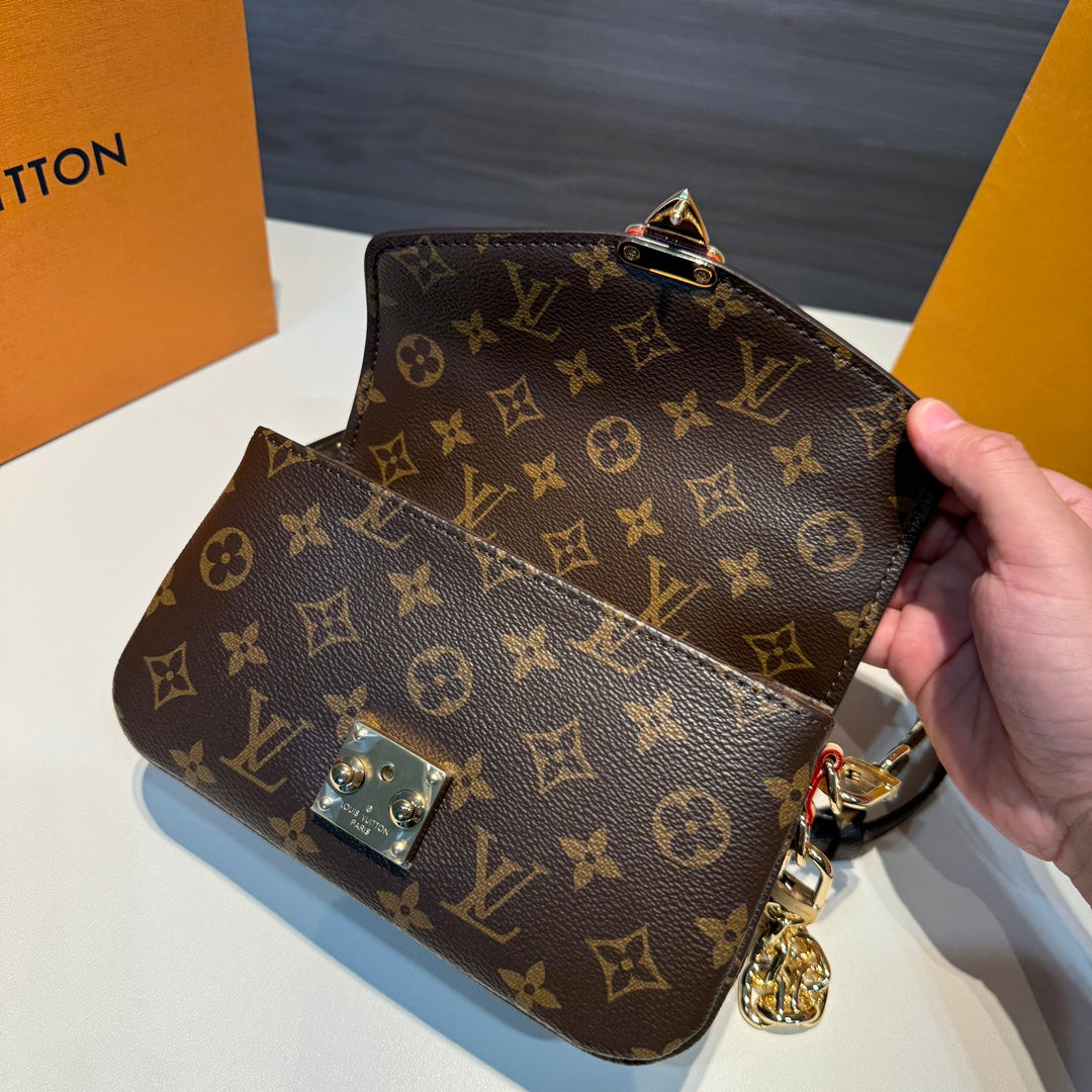 Louis Vuitton/horizontal version/monograph/messenger bag/Pochette Metis East West/small