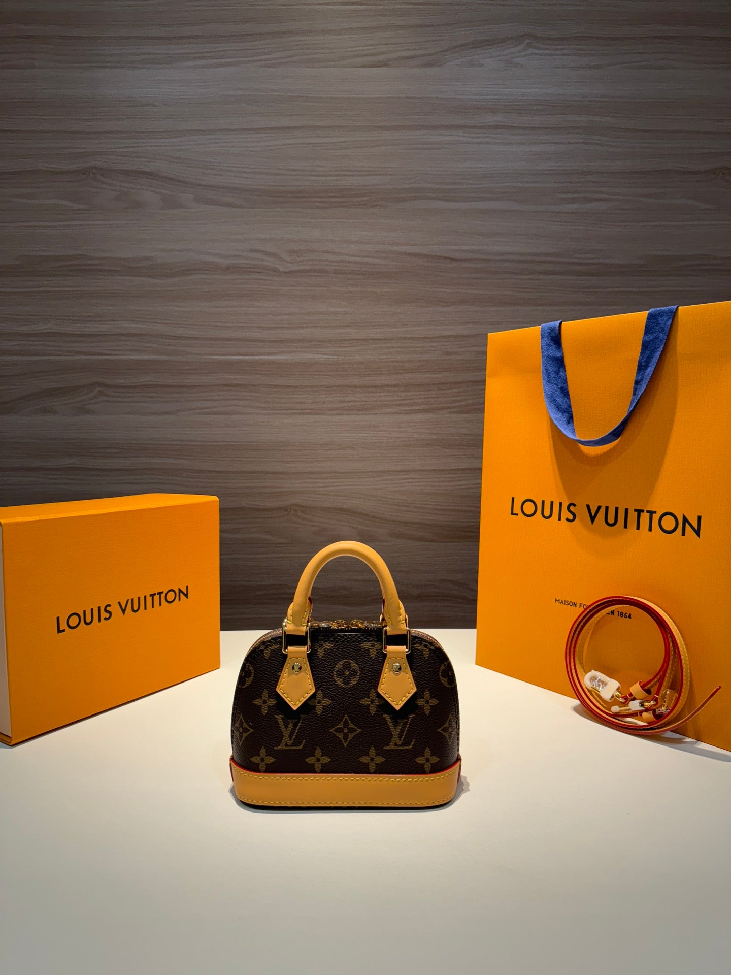 LOUIS VUITTON /Alma nano/ Shell bag/Handheld shoulder bag/Ladies/Brown