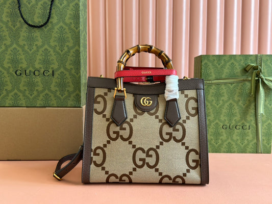 GUCCI/Diana // Jumbo/ Shoulder bag/Handbag/ Small size/ Unisex/Couple style/ Beige/Red