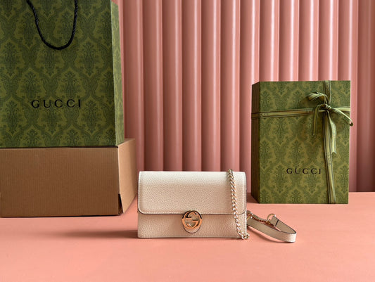 GUCCI/ WOC/ Messenger Bag Envelope Bag/ Chain Bag/ Small/ Women's/ White