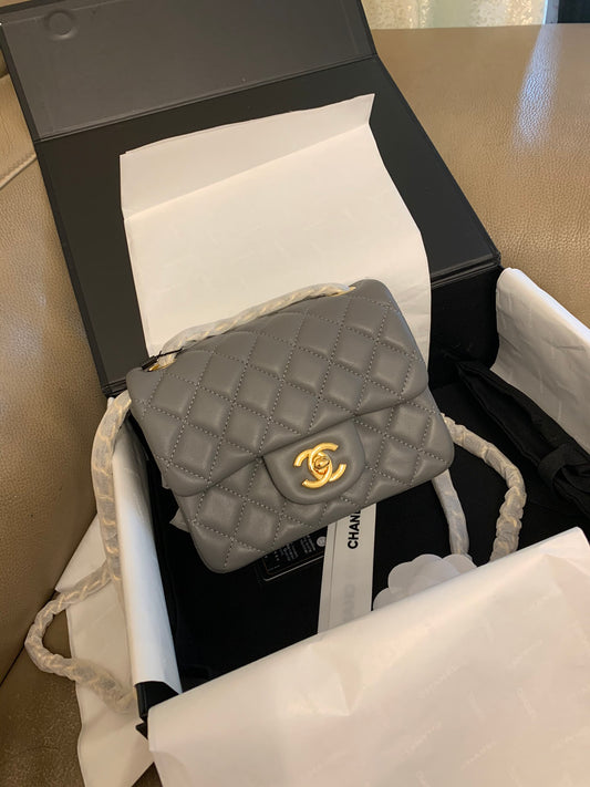 CHANEL 22A Classic Flap CF