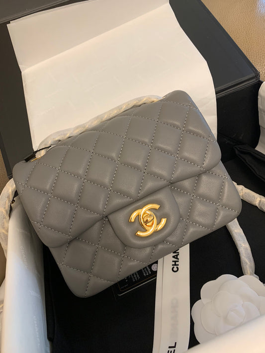 CHANEL 22A Classic Flap CF