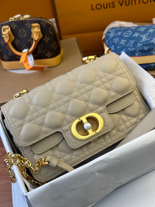 DIOR Jolie